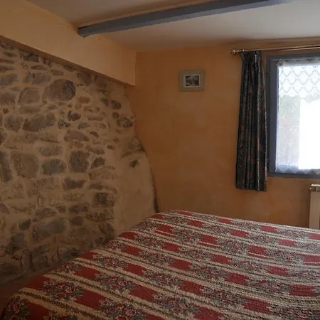Le Petit Labouret Pensión Revest-du-Bion
